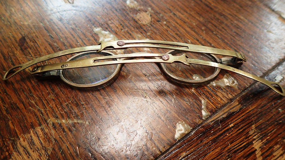 真鍮製 VINTAGE スライド式眼鏡 英国② | 英国よろずコレクション